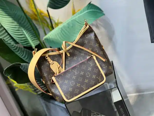 Louis Vuitton size: 29*12*24cm - Image 9
