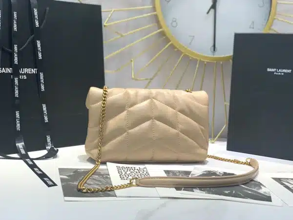 LOULOU PUFFER Lambskin bag Size: 23x15.5x5.8cm Model: 620333 - Image 9