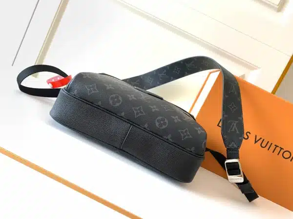 LV Model: M30233 Size:29.5x20x5cm - Image 7