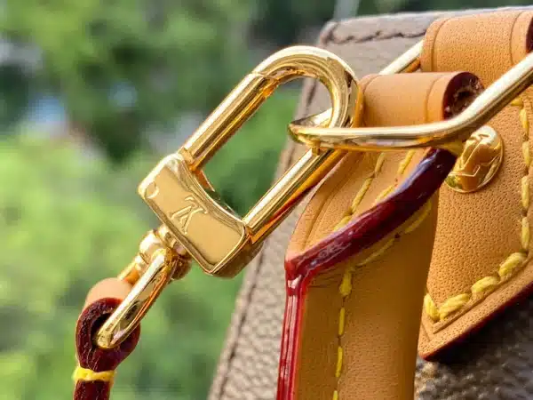 Louis Vuitton Size: 14.0 x 17.0 x 5.0 cm - Image 5