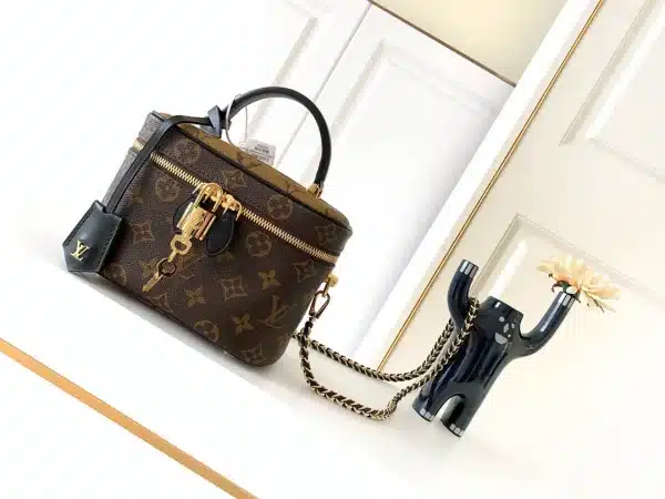 LV Model: M45165 Size:19*13*11cm - Image 9