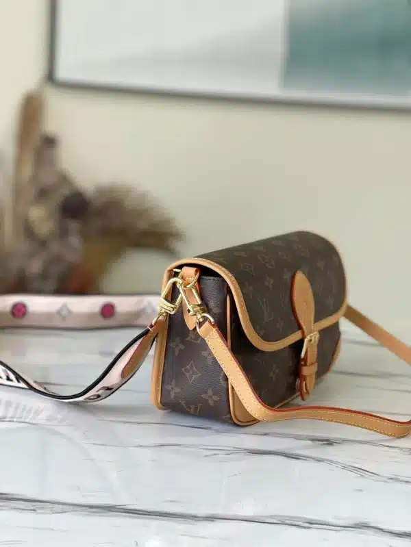 Louis Vuitton Size: 25.0 9.0 15.0 cm - Image 9