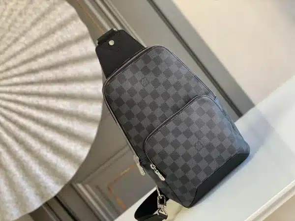 LV 20 x 31 x 10 cm
