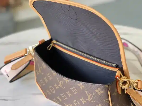 Louis Vuitton Size: 25.0 9.0 15.0 cm - Image 2