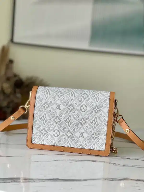 Louis Vuitton Size: 25 x 17 x 10.5 cm - Image 8