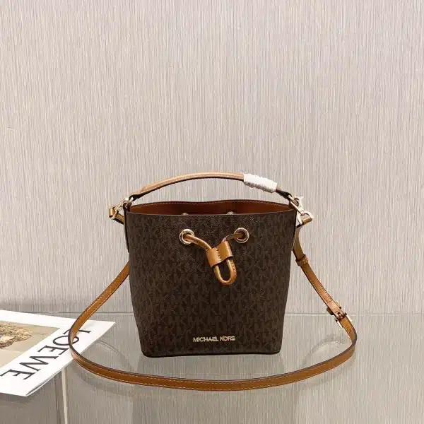 Mk Size:18cmx18cmx10cm