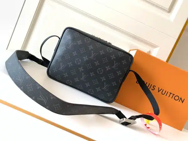 LV Model: M30233 Size:29.5x20x5cm - Image 9