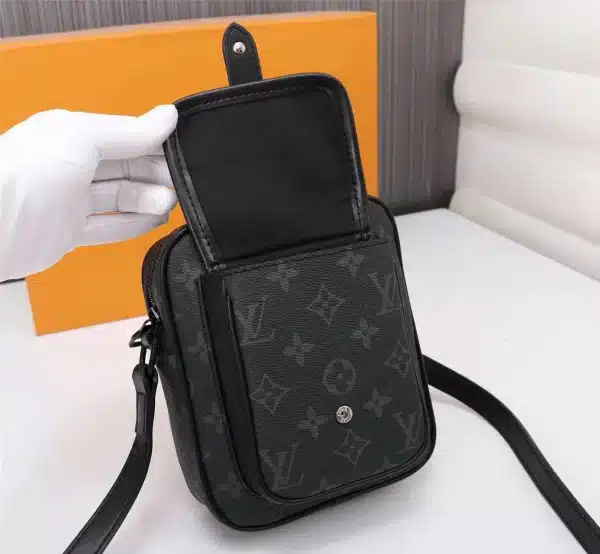 Louis Vuitton Model: 69404 Size: 15x17x8cm - Image 3
