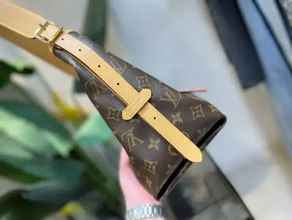 Louis Vuitton size: 29*12*24cm - Image 8