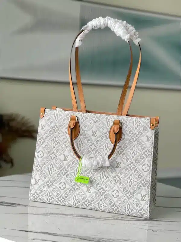 Louis Vuitton Size: 35 x 27 x 14 cm - Image 2