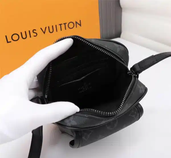 Louis Vuitton Model: 69404 Size: 15x17x8cm - Image 4