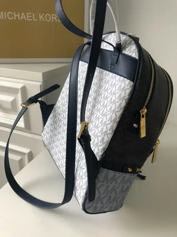 MK Handbag Crossbody Size:23*18*12 - Image 5