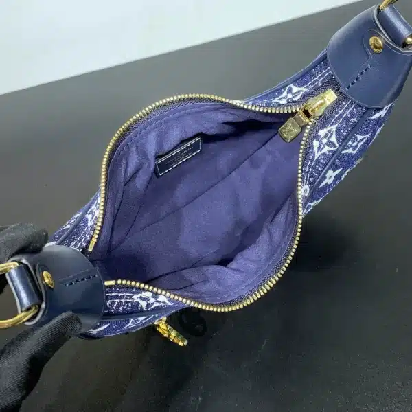 Louis Vuitton Size: 23 x 13 x 6 cm - Image 6