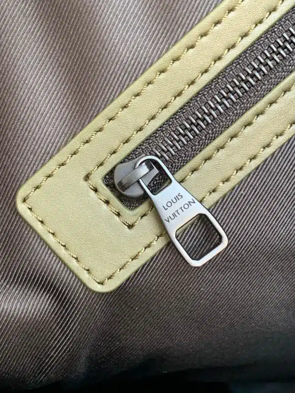 Louis Vuitton Travel bag Size: 50 x 29 x 23 cm - Image 2