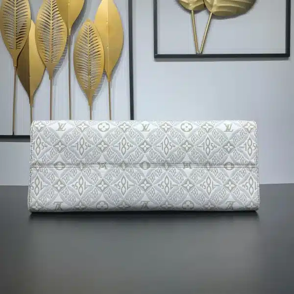 Louis Vuitton Size: 41 x 34 x 19 cm - Image 8