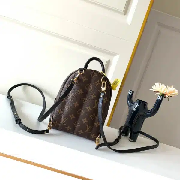 LV Model: M44873 Size 17*22*10cm - Image 9