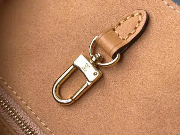 Louis Vuitton Size: 35 x 27 x 14 cm - Image 4
