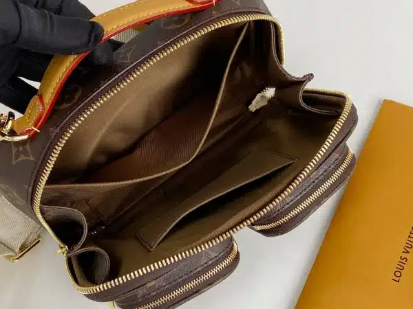 Louis Vuitton Size: 18 x 11 x 10 cm - Image 3