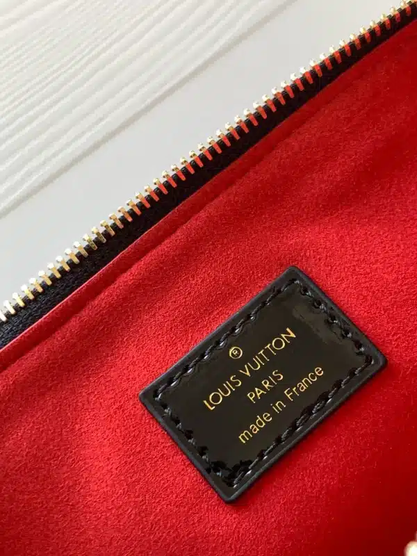 Louis Vuitton Size: 26 x 20 x 12 cm - Image 2