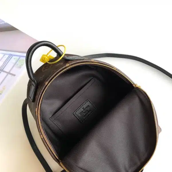 LV Model: M44873 Size 17*22*10cm - Image 3
