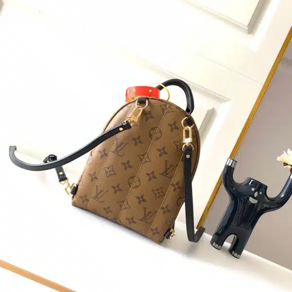 LV Model: M44872 Size:17x22x10cm - Image 9