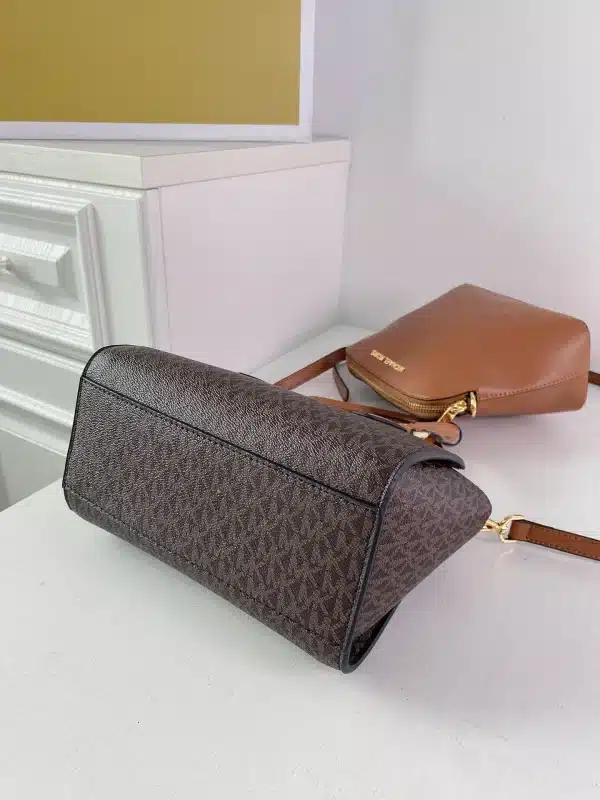 Michael kors MK jetset Size: 22cm*19cm*10cm - Image 2