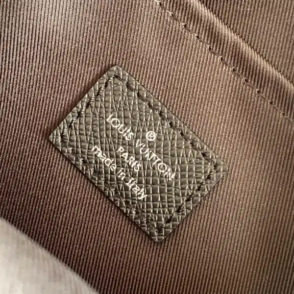 LV Model: M30233 Size:29.5x20x5cm - Image 2