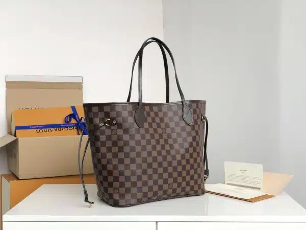 Louis Vuitton Size: 32*29*17cm - Image 8