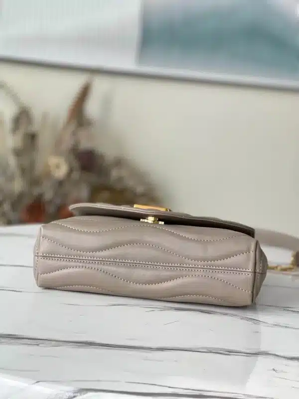 Louis Vuitton Size: 24x14x9cm - Image 16