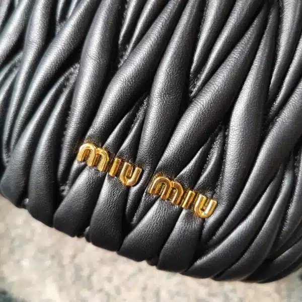 Matelasse metal chain shoulder strap with zipper pocket size: 17 2.5 9 Length: 115cm - Image 6