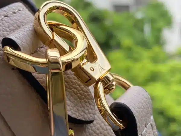 Louis Vuitton Size: 19 x 13 x 8 cm - Image 5