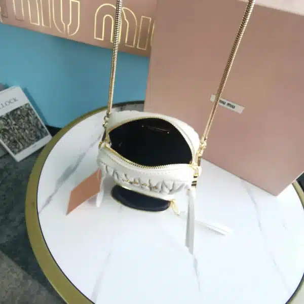 Matelasse metal chain shoulder strap with zipper pocket size: 17 2.5 9 Length: 115cm - Image 14