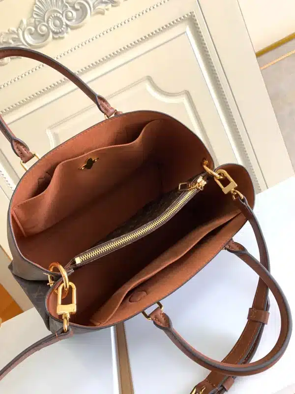 Louis Vuitton Size: 34.0 x 24.0 x 13.0 cm - Image 2