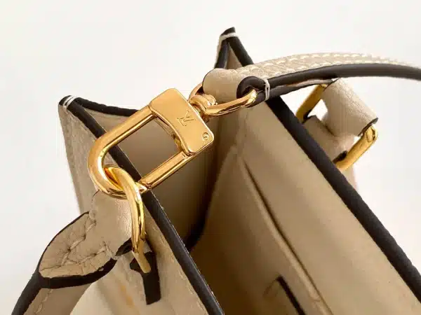 Louis Vuitton Size: 14.0 x 17.0 x 5.0 cm - Image 13