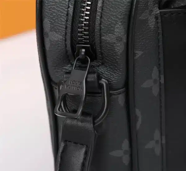 Louis Vuitton Model: 69404 Size: 15x17x8cm - Image 5