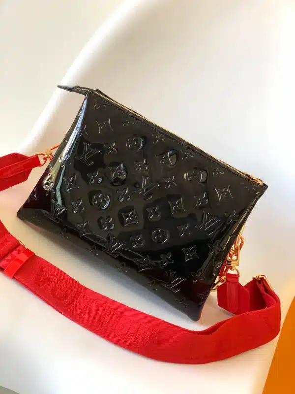 Louis Vuitton Size: 26 x 20 x 12 cm - Image 8