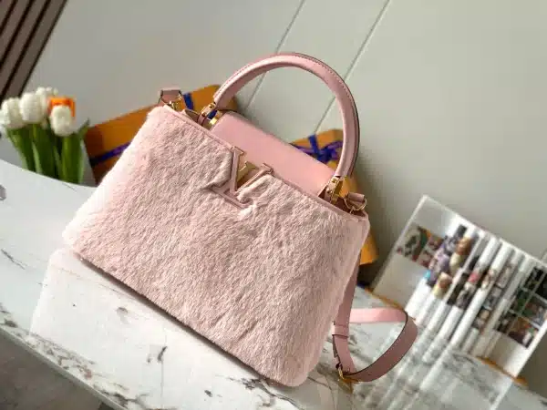Louis Vuitton Size: 31.5 x 20 x 11 cm