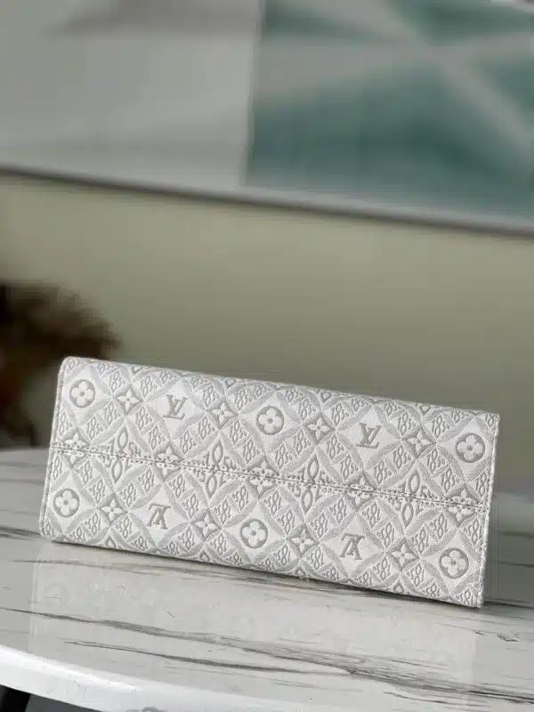 Louis Vuitton Size: 35 x 27 x 14 cm - Image 7