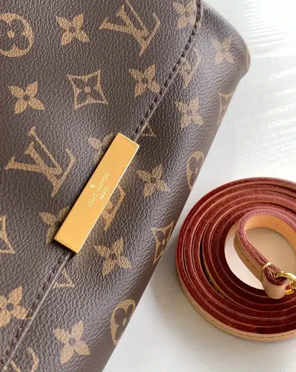 Louis Vuitton Size: 28.0 x 15.0 x 4.0 cm - Image 7