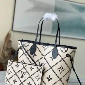 Louis Vuitton Size: 31 x 28 x 14 cm