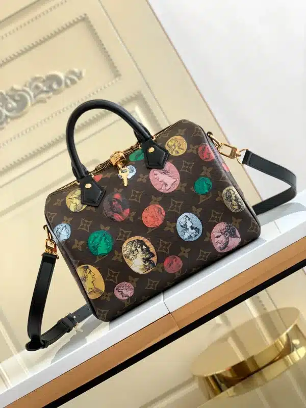 Louis Vuitton Size: 25.0 x 19.0 x 15.0 cm