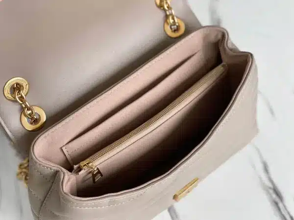Louis Vuitton Size: 24x14x9cm - Image 12