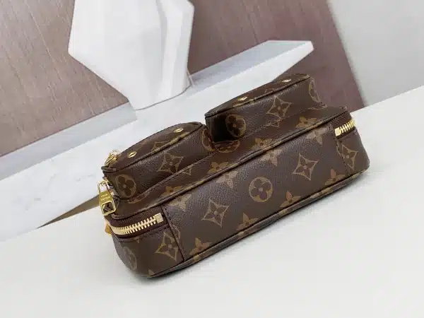 Louis Vuitton Size: 18 x 11 x 10 cm - Image 7