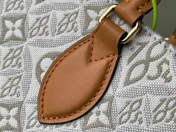 Louis Vuitton Size: 35 x 27 x 14 cm - Image 6