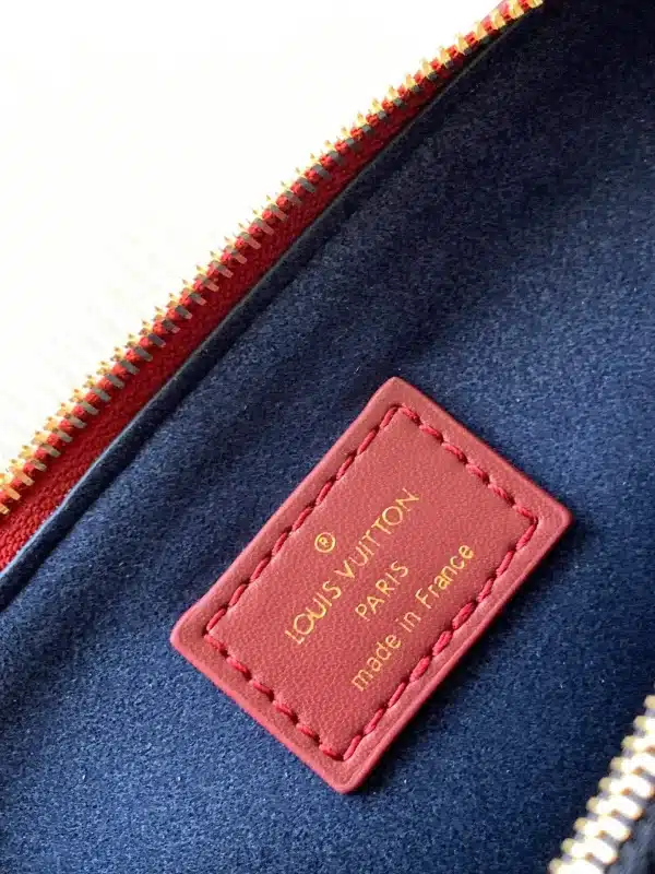 Louis Vuitton Size: 20 x 16 x 12 cm - Image 2