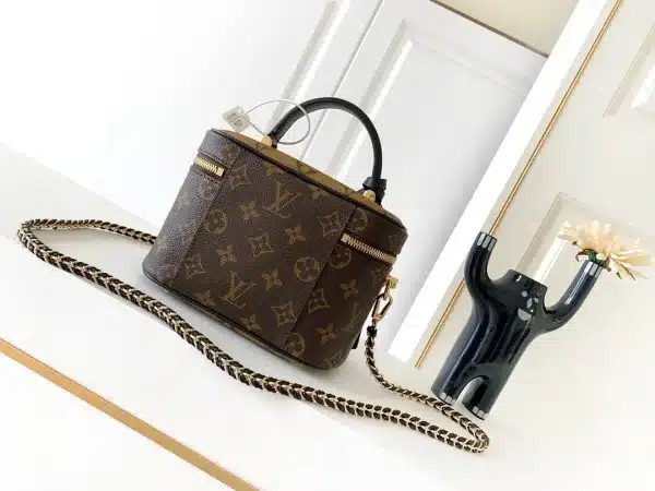 LV Model: M45165 Size:19*13*11cm - Image 7