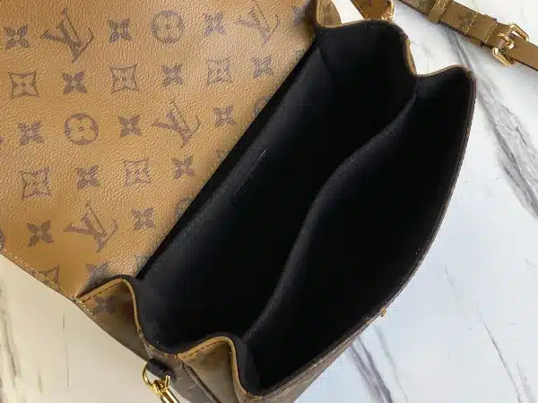 Louis Vuitton Size: 25 x 19 x 9 cm - Image 3