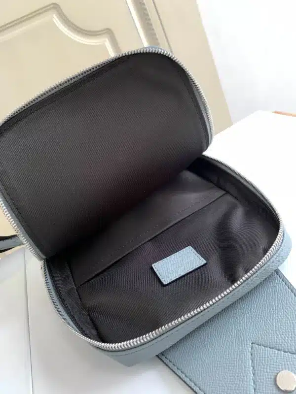 Louis Vuitton Size: 20.0 x 31.0 x 10.0 cm - Image 3